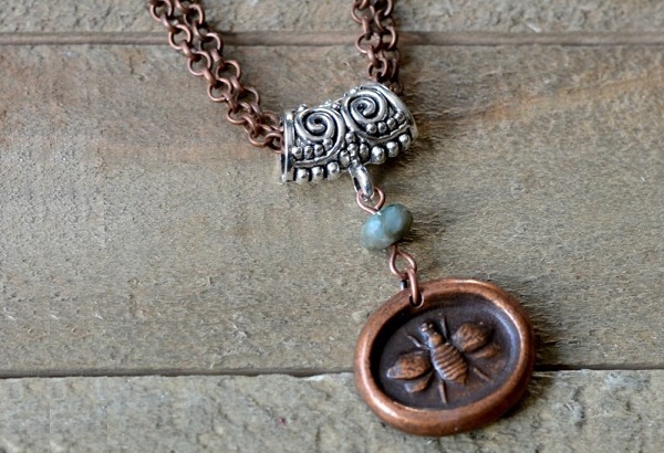 copper-bee-necklace-8e-2-.jpg