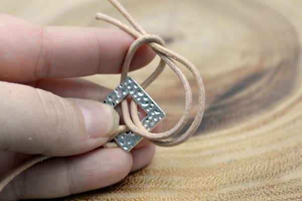 layered-leather-pewter-bracelet-tutorial-2-.jpg