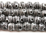 White & Black Glass Beads 10-12mm (JV372)