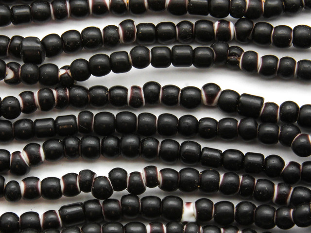 Black White Heart Trade Beads 4-6mm (AT7011) - Happy Mango Beads