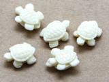 Ivory Turtle Resin Bead 15mm (RES626)