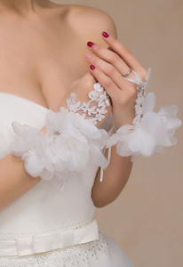 Off White Flowery Applique Fingerless Bridal Gloves