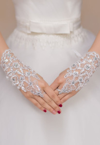 Off White Enchanting Lace Diamond Fishnet Gloves