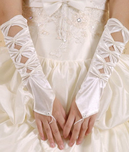 Hollowed-out Ivory Satin Gloves