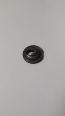 14 018 02-S } RETAINER: VALVE SP