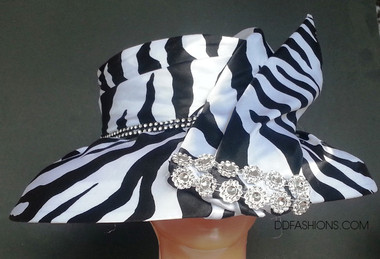 Ladies down brimmed elegant hat with animal print