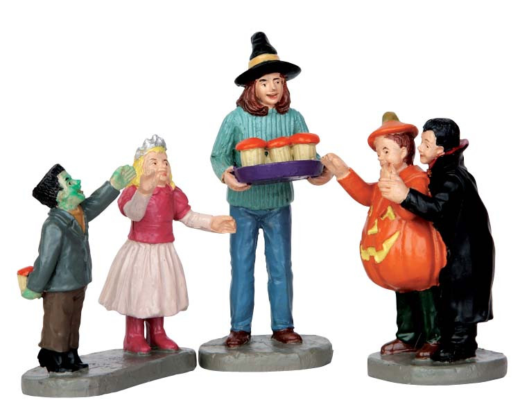 2012 Spooky Town Trick or Treat Candy Container Set of 2 Halloween Village Figurine