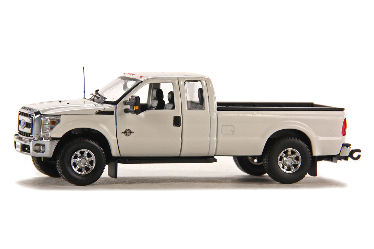 ford f250 pickup truck w/super cab & 8ft bed - white w/chrome