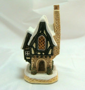 David Winter's  ~  HOLLY BERRY COTTAGE ... 1999  *  NEW From Our Retail Shop