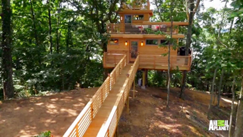 Frank Lloyd Wright inspired tree house exterior view