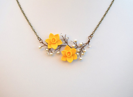 Emily Vine Necklace in Yellow Daffodil