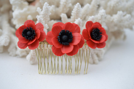 Vivian Hair Comb in Red or White Anemone/Poppy