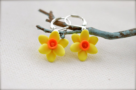 Ivory Daffodil or Sunshine Yellow Daffodil Simple Dangle Earrings.