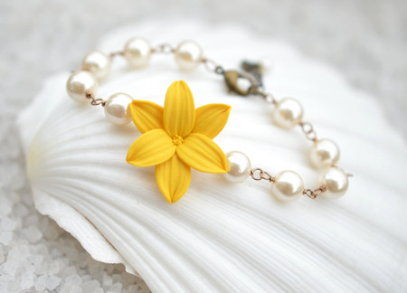 Andrea Link Bracelet in Golden Yellow Day Lily with Pearls
