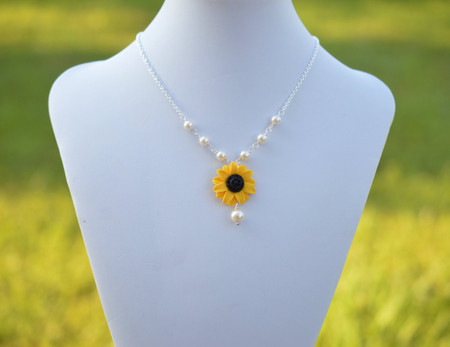 Lexie Centered Necklace in Yellow Sunflower and Pearls