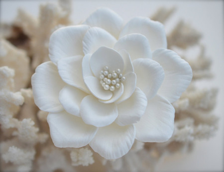Elizabeth Hair Clip in White Garden Rose. LARGE