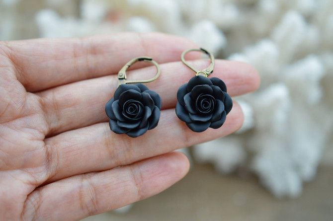 Roses and black teardrop earrings
