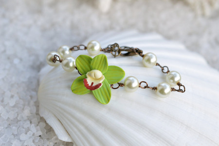 Andrea Link Bracelet in Green Cymbidium Orchid and Pearls