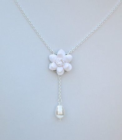 LUNA Y Drop Necklace in White Gardenia 