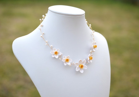 Nora Vine Necklace in white Yellow Center  Daffodil/Narciscus