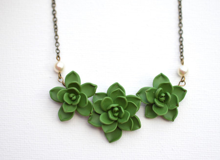 Trio Succulents Centered Necklace in Fresh Green