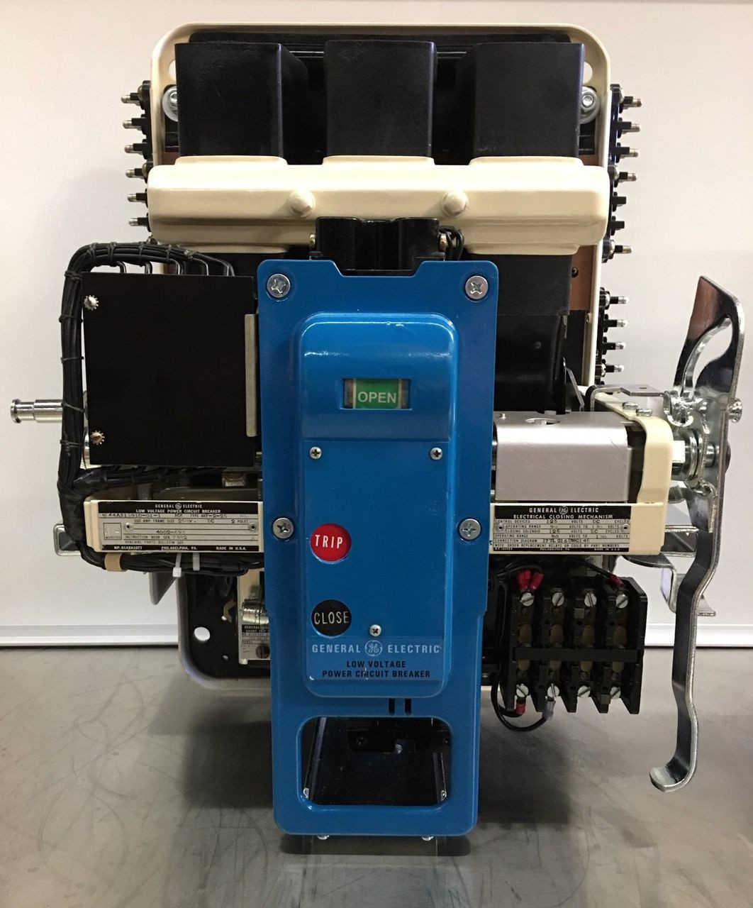 AKF225 EO DO GE Field Breaker 125 VDC National Circuit Breaker Store