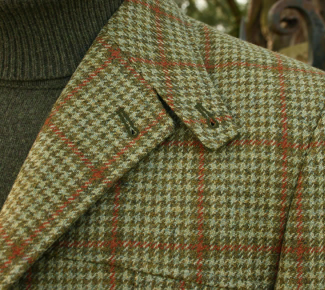 Extended Collar Tab