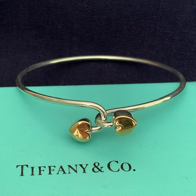 Vintage Tiffany 18k Gold and Sterling Silver Hearts Bangle Bracelet Show Stable Artisans