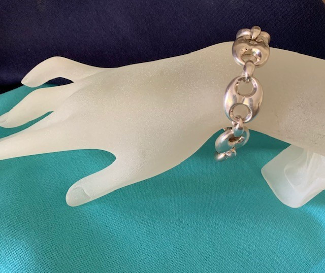Traditional and Classic Vintage Gucci Lozenge Bracelet - Show