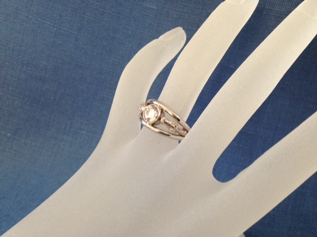 14k Yellow or White Gold Horse Head Ring with Center Diamond