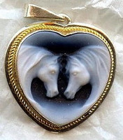 Double Horse Heart Cameo Pendant Necklace