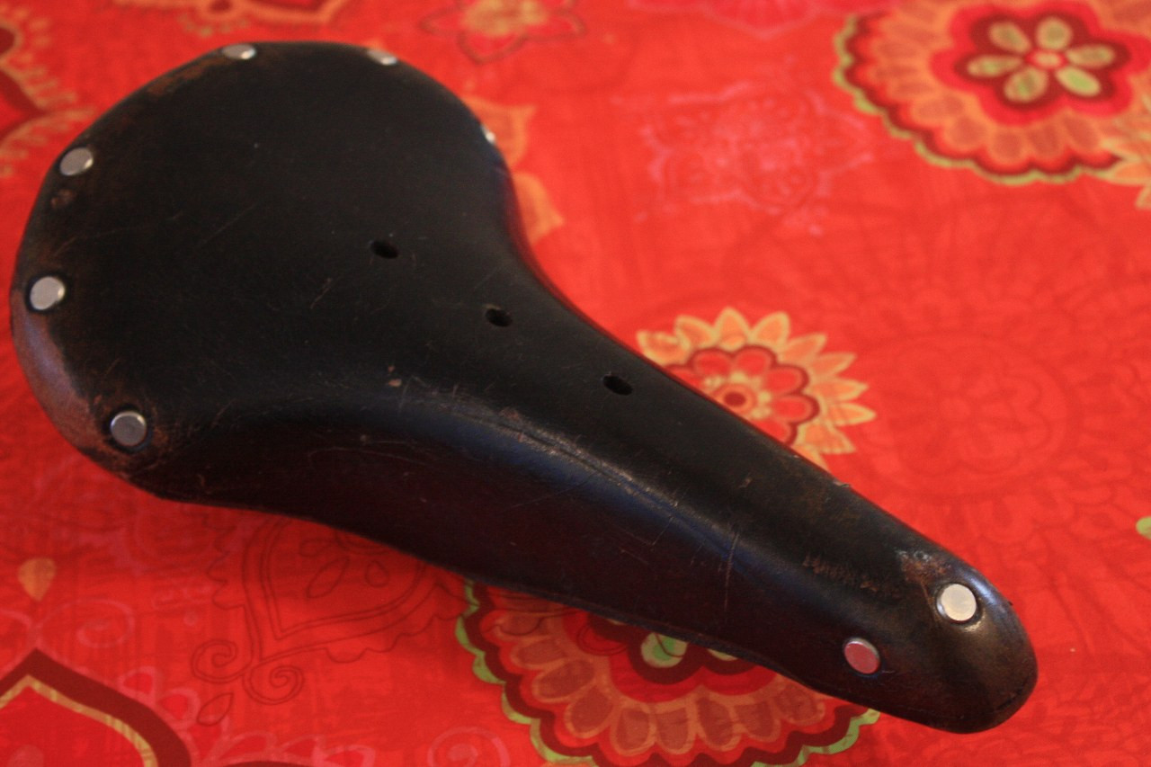 brooks b17 red