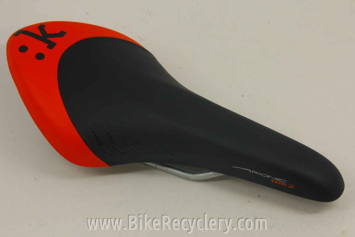 fizik saddle red