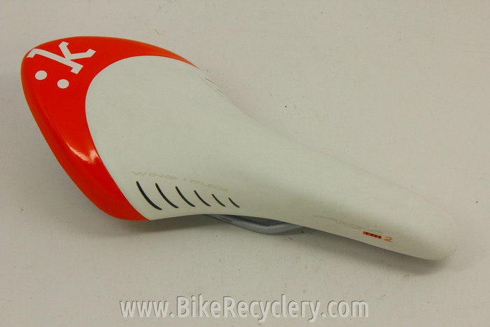 fizik saddle red