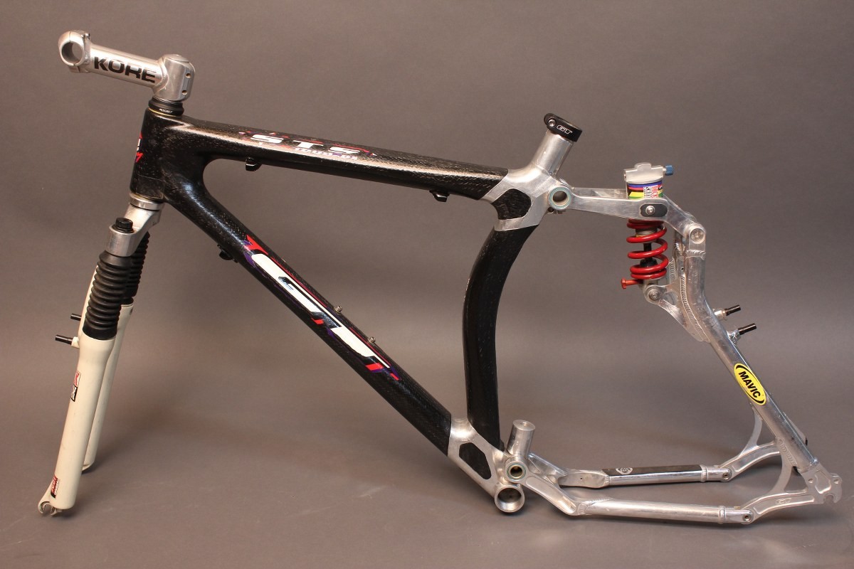 gt lts carbon