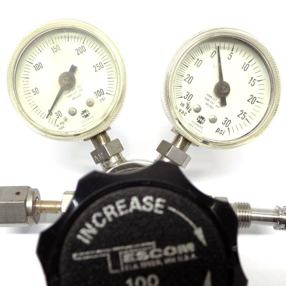 Details about   Tescom 64-2660TA422 3500 PSI In/30 PSI Out Pressure Reducing Regulator w/ Gauges 