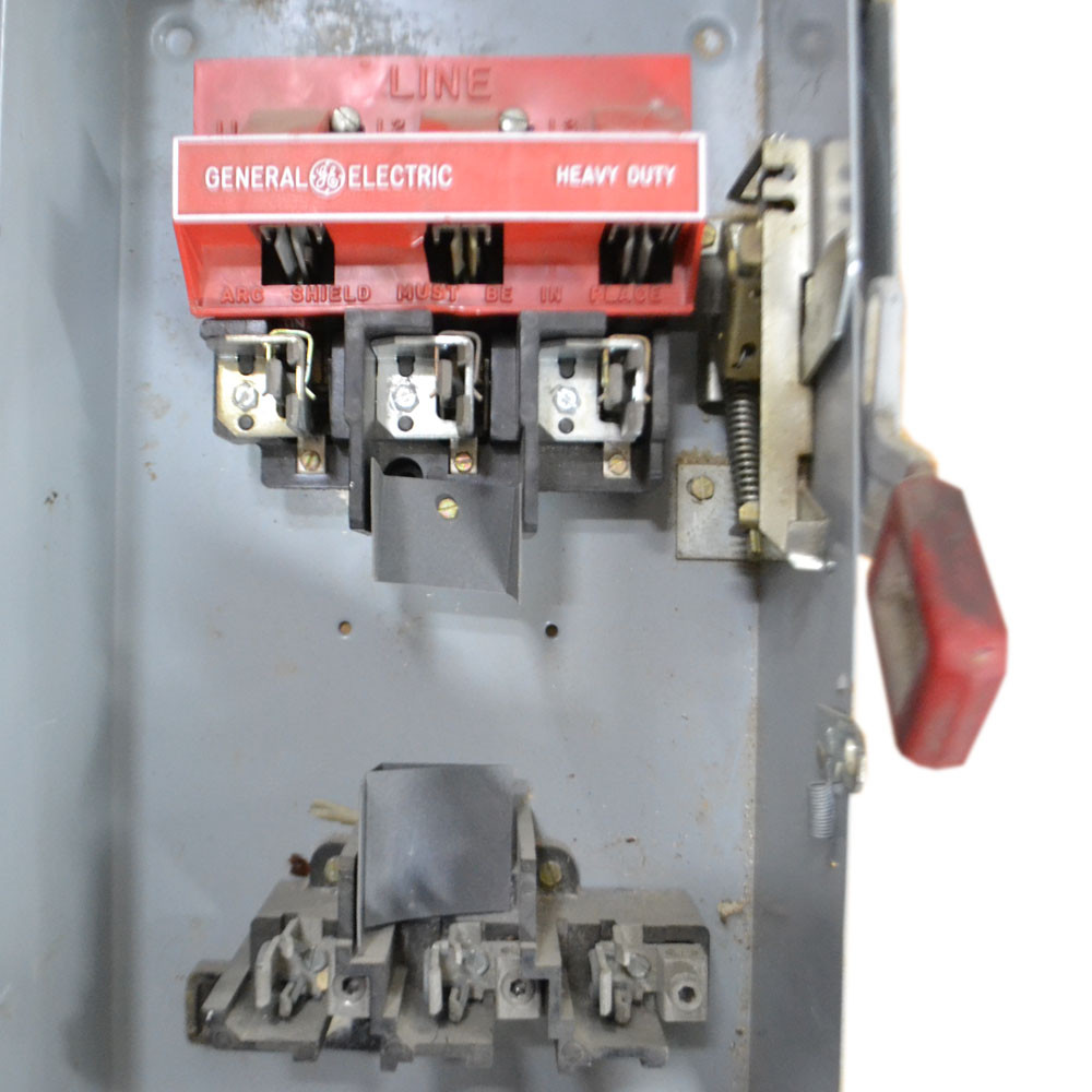 General Electric TH3363 3-Wire 3-Pole 100-Amp NEMA Heavy-Duty Safety  Switch