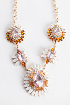 FEATHER CRYSTAL STATION NECKLACE