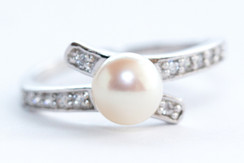 BANSHEE PEARL RING