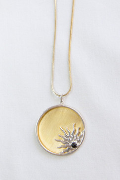 ONYX SUNBURST PENDANT