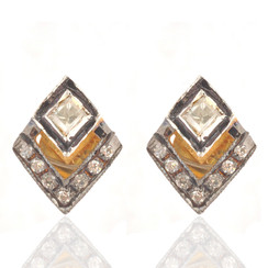 DIAMOND SHAPPED STUDS