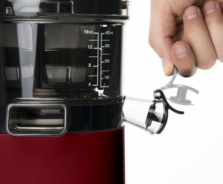 omega-sana-juicer-808-red-juice-flap.jpg