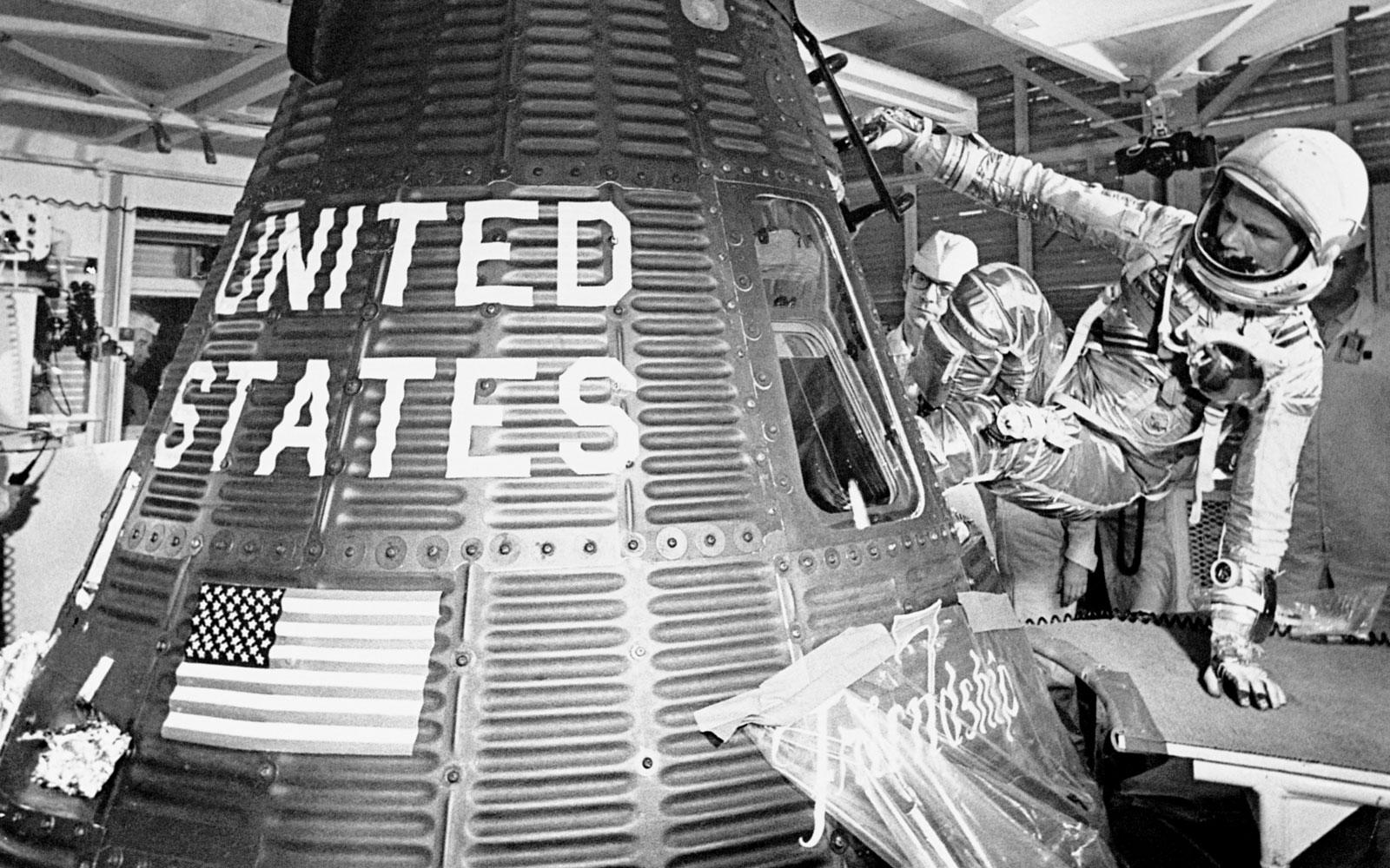 TODAY IN AVIATION HISTORY - OCTOBER 29, 1998 - THE FIRST AMERICAN TO ...