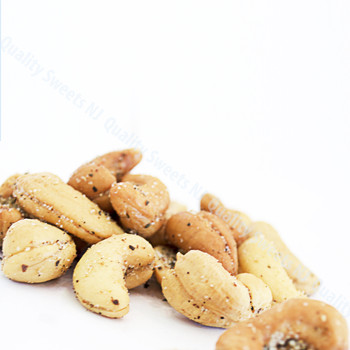 Roasted cashews seasoned with black pepper