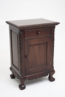 Laurel Crown Chippendale Night Stand