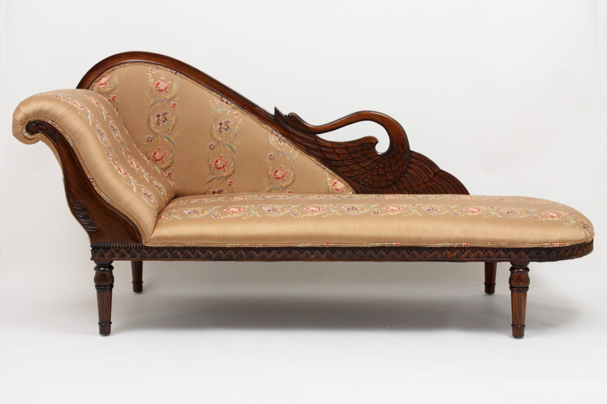 Victorian Fainting Couch | Laurel Crown