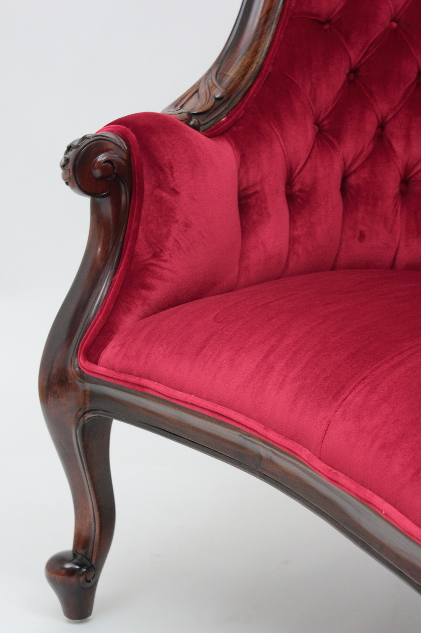 VictorianStyle Sofa Laurel Crown Furniture