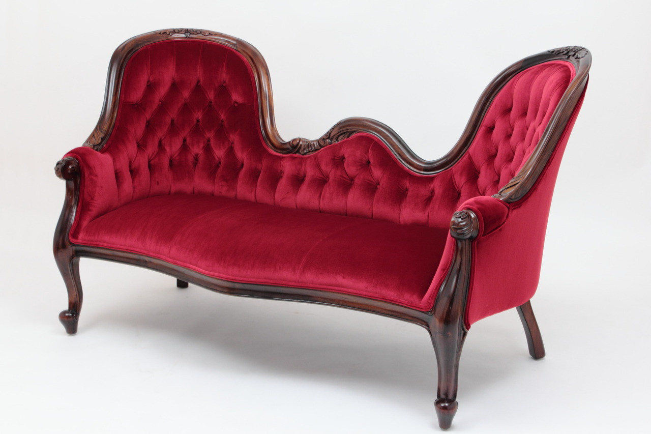 VictorianStyle Sofa Laurel Crown Furniture