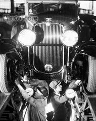 1929 Oldsmobile Auto Workers Setting Toe-In Poster