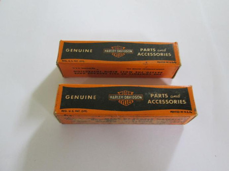 Here is a pair new old stock .002 Harley 45 Piston Pins sealed in the original boxes. 